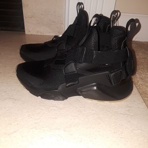 Nike Air Huarache NWOT